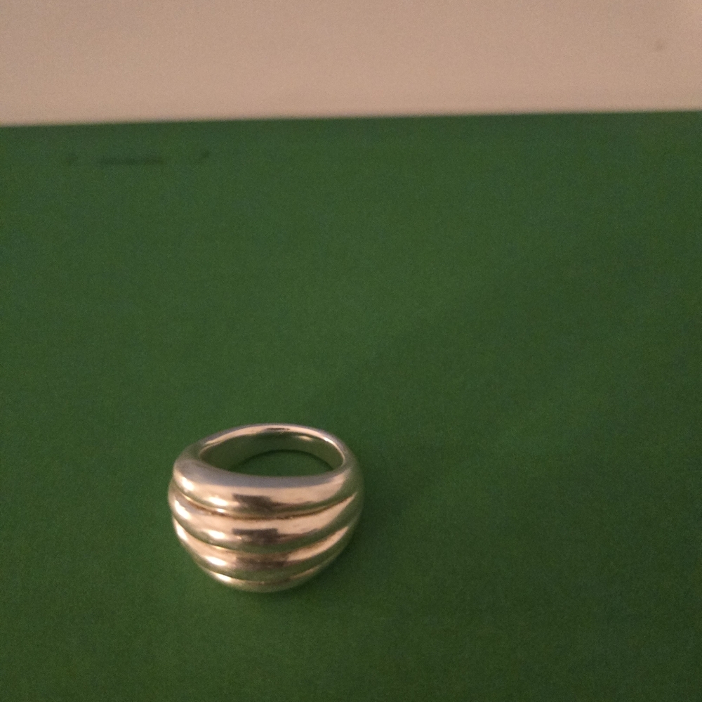 RING - Picture 4 of 8